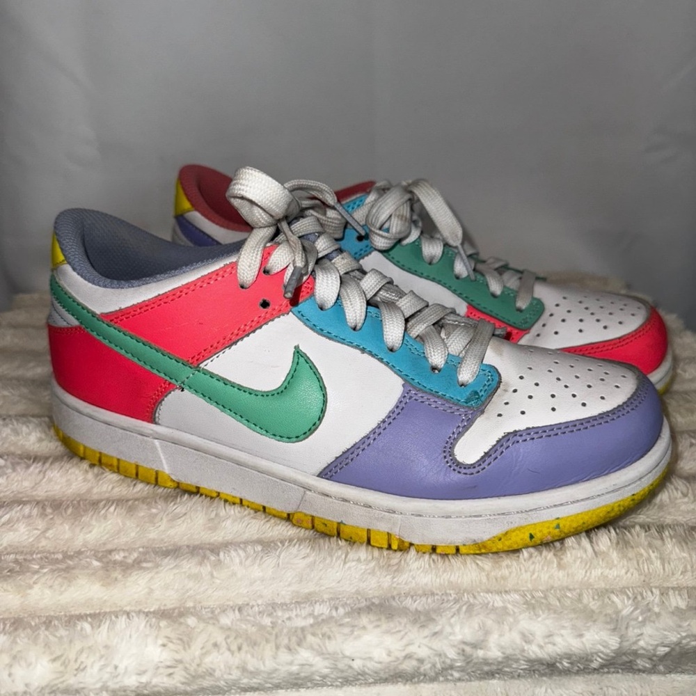 Nike Dunk Low SE
Easter Candy (Women's)